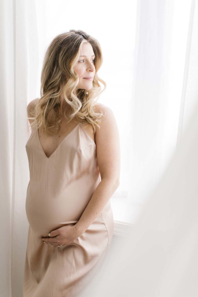 Boudoir By Elle Photography captures gorgeous and simple maternity photos 