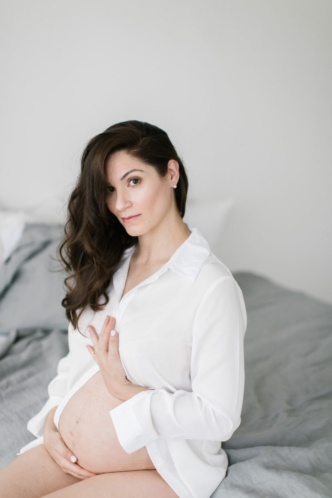 Boudoir By Elle Photography captures maternity session 
