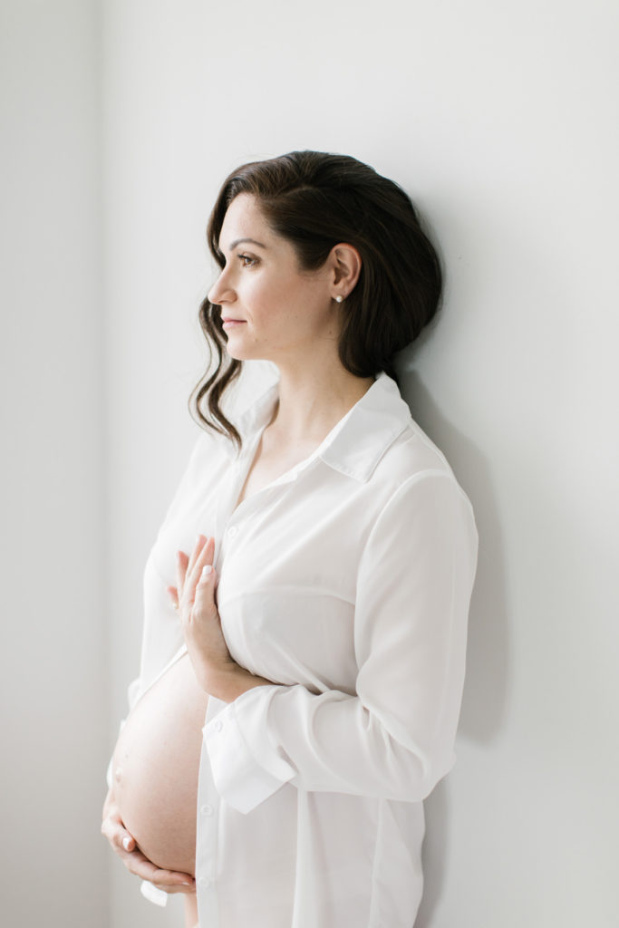 understated and beautiful maternity boudoir session